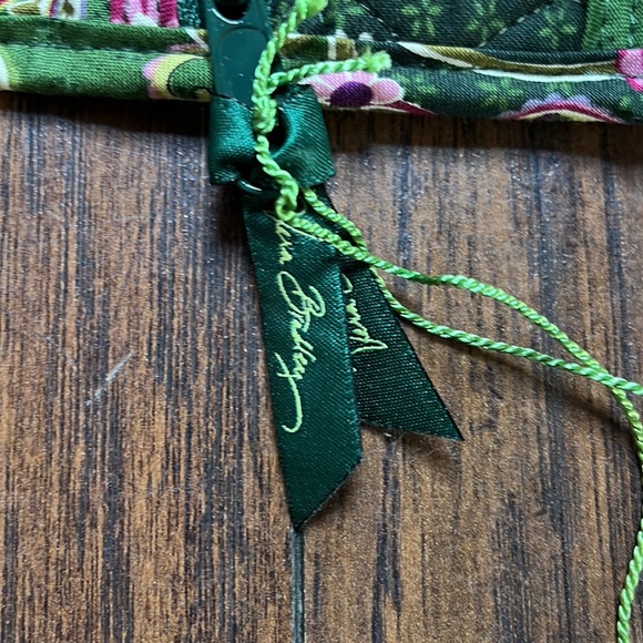 Vera Bradley Chelsea Green New Pocket Wallet - Picture 5 of 6